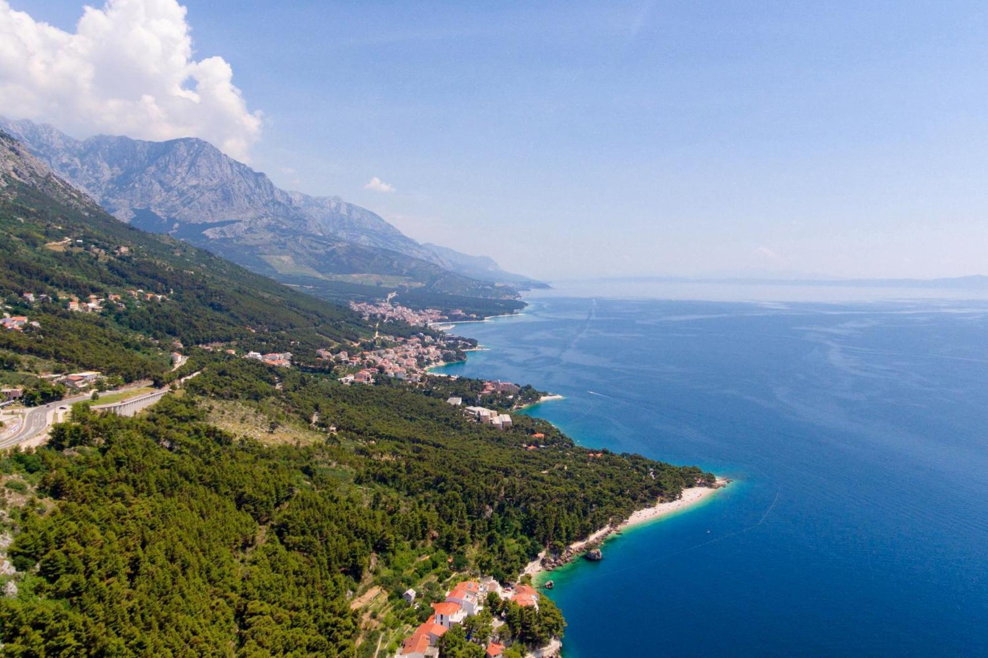 Apartments And Rooms By The Sea Brela, Makarska - 2752 Exterior photo