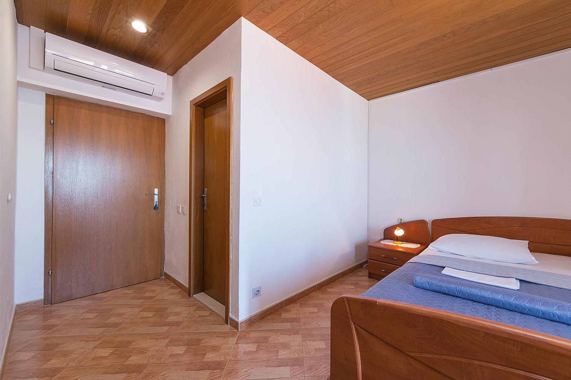 Apartments And Rooms By The Sea Brela, Makarska - 2752 Room photo