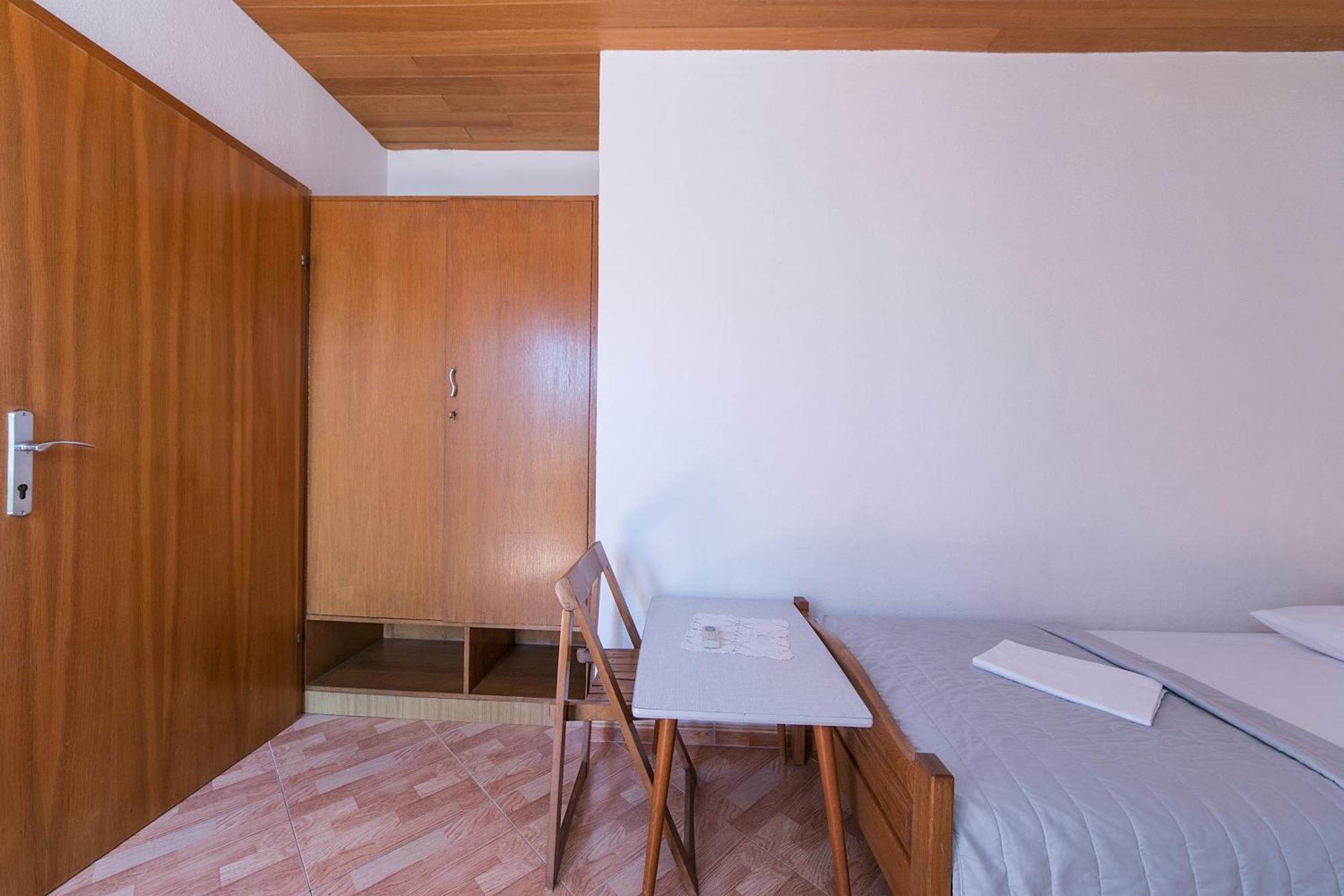 Apartments And Rooms By The Sea Brela, Makarska - 2752 Room photo
