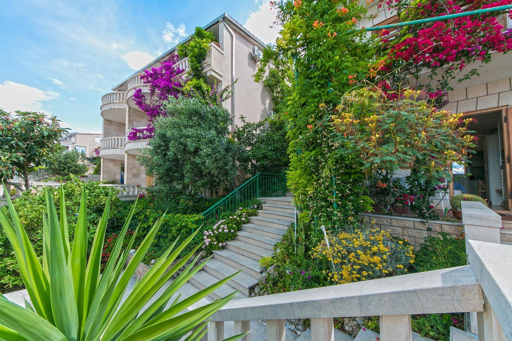 Apartments And Rooms By The Sea Brela, Makarska - 2752 Exterior photo