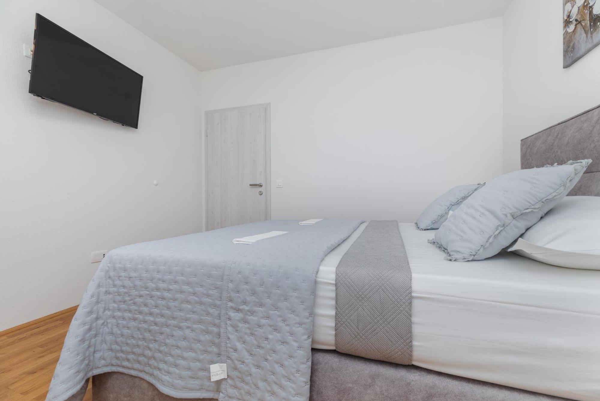 Apartments And Rooms By The Sea Brela, Makarska - 2752 Room photo